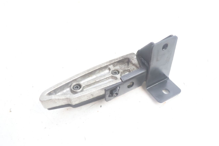 photo de CALE PIED ARRIERE DROIT PEUGEOT SATELIS 125 (2013 - 2018) - Points de fixation