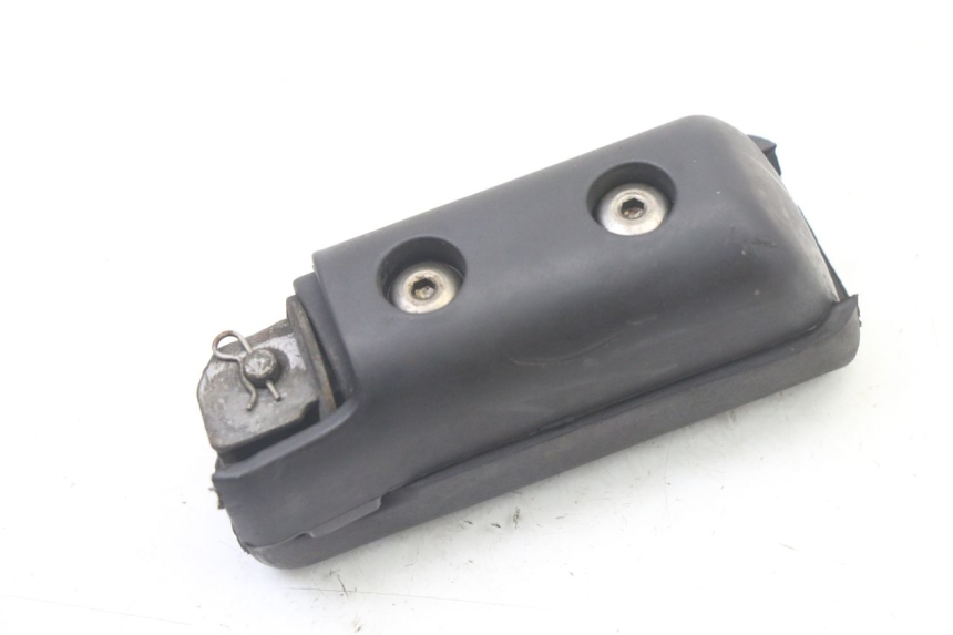 photo de CALE PIED ARRIERE DROIT APRILIA SCARABEO GT TOURING 125 (1999 - 2005)
