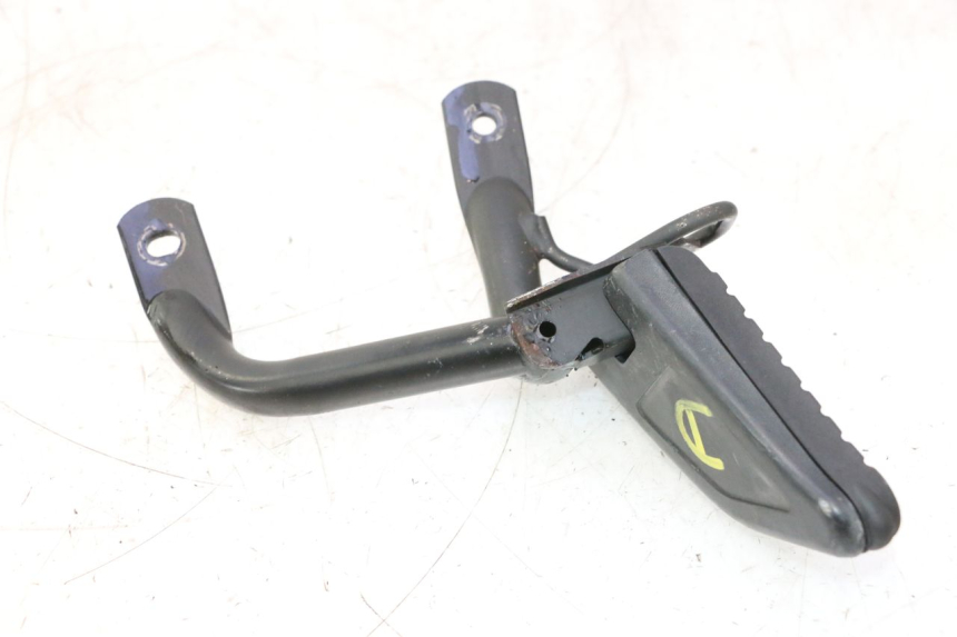photo de CALE PIED ARRIERE DROIT HONDA SH 125 (2001 - 2003) - Vue d’ensemble
