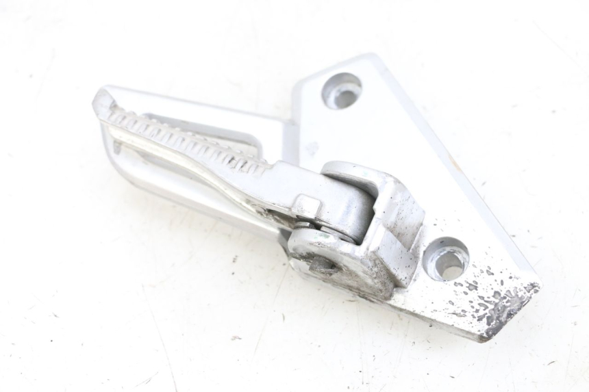 photo de CALE PIED ARRIERE DROIT PEUGEOT SPEEDFIGHT 4 4T EFI 50 (2021 - 2025) - Vue principale