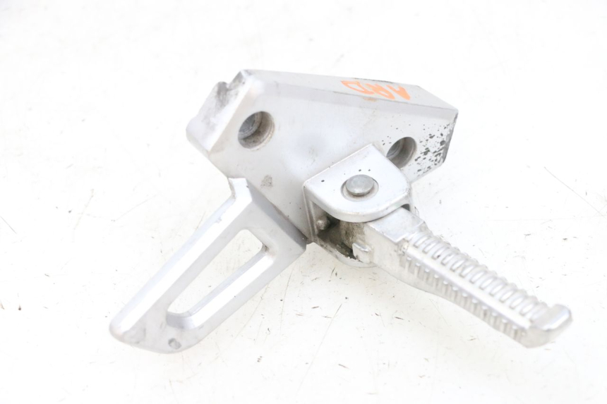 photo de CALE PIED ARRIERE DROIT PEUGEOT SPEEDFIGHT 4 4T EFI 50 (2021 - 2025) - Autre angle de vue