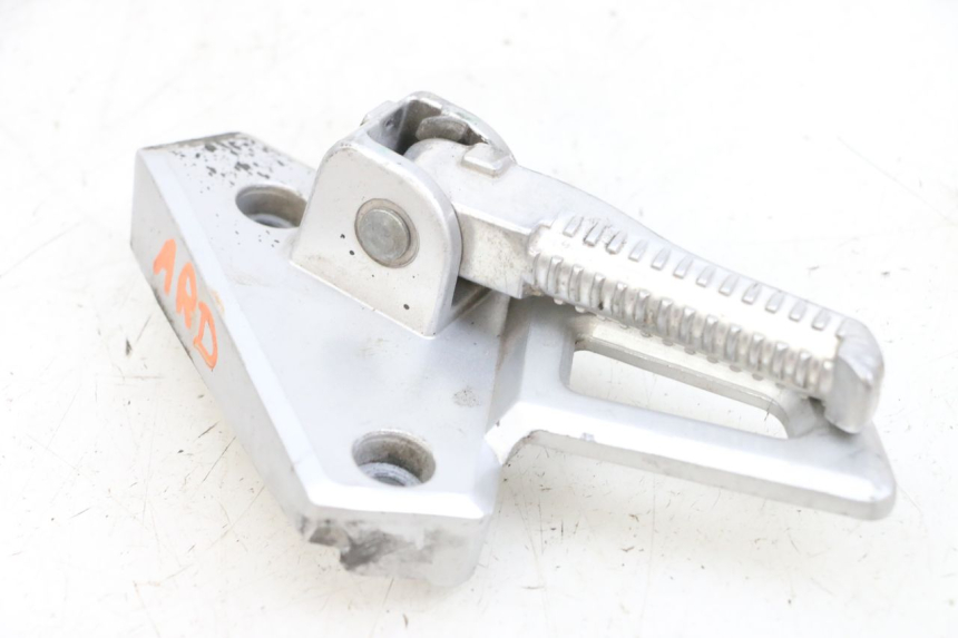 photo de CALE PIED ARRIERE DROIT PEUGEOT SPEEDFIGHT 4 4T EFI 50 (2021 - 2025) - Vue d’ensemble