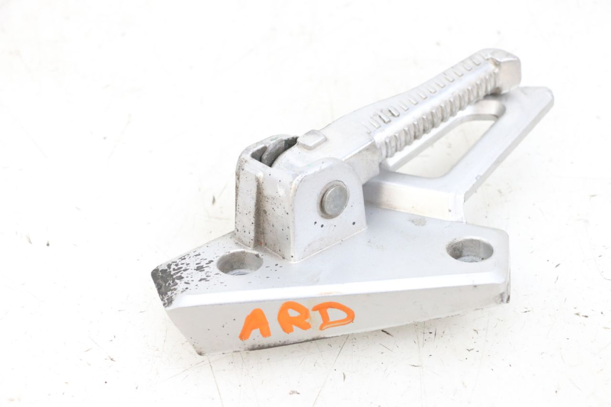 photo de CALE PIED ARRIERE DROIT PEUGEOT SPEEDFIGHT 4 4T EFI 50 (2021 - 2025) - Points de fixation