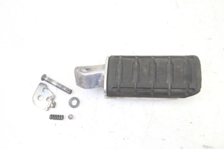 photo de CALE PIED ARRIERE DROIT HONDA ST PAN EUROPEAN 1300 (2002 - 2013)