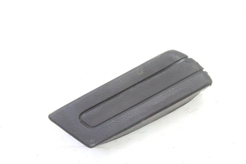 photo de CALE PIED ARRIERE DROIT PIAGGIO SUPER LX 125 (2000 - 2003)