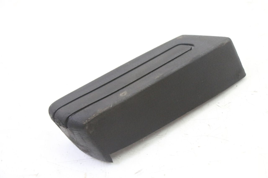 photo de CALE PIED ARRIERE DROIT PIAGGIO SUPER LX 125 (2000 - 2003)