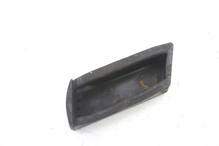 photo de CALE PIED ARRIERE DROIT PIAGGIO SUPER LX 125 (2000 - 2003)