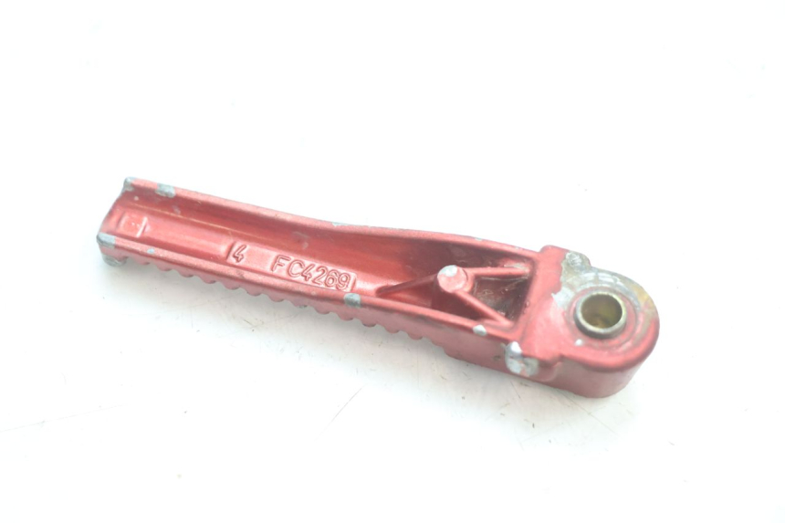 photo de CALE PIED ARRIERE DROIT PEUGEOT TKR TREKKER FURIOUS 50 (2005 - 2014) - Autre angle de vue