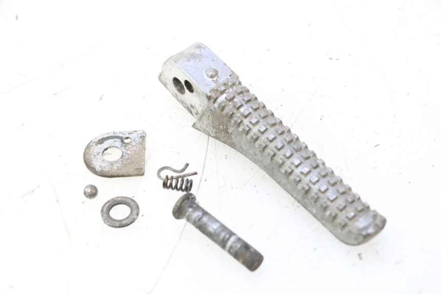 photo de CALE PIED ARRIERE DROIT PIAGGIO TYPHOON 50 (2000 - 2009) - Vue principale