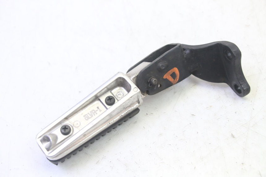 photo de CALE PIED ARRIERE DROIT YAMAHA X-MAX XMAX 250 (2006 - 2009)