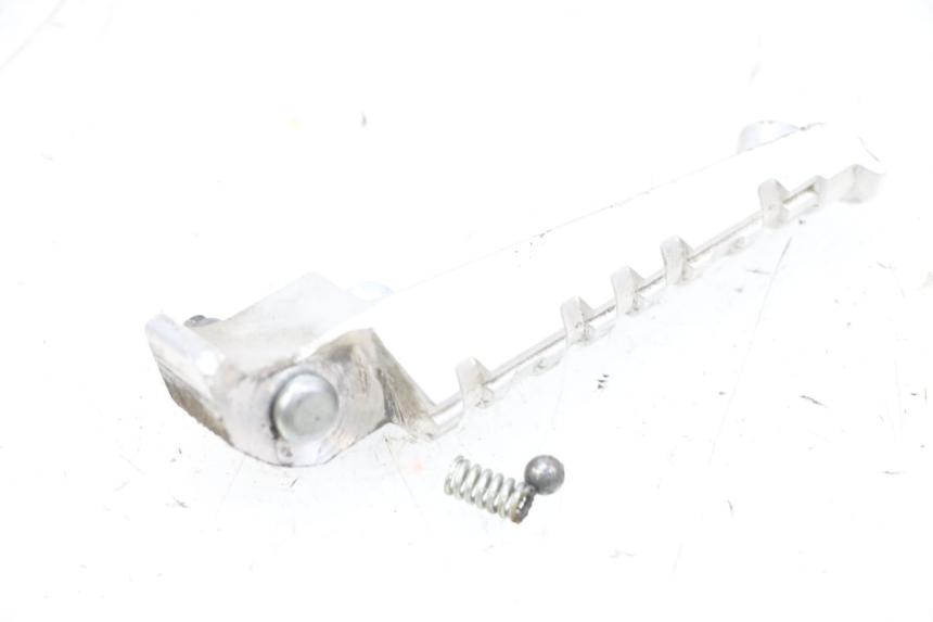 photo de CALE PIED ARRIERE DROIT YAMAHA X-MAX XMAX 125 (2010 - 2013) - Détail de la pièce