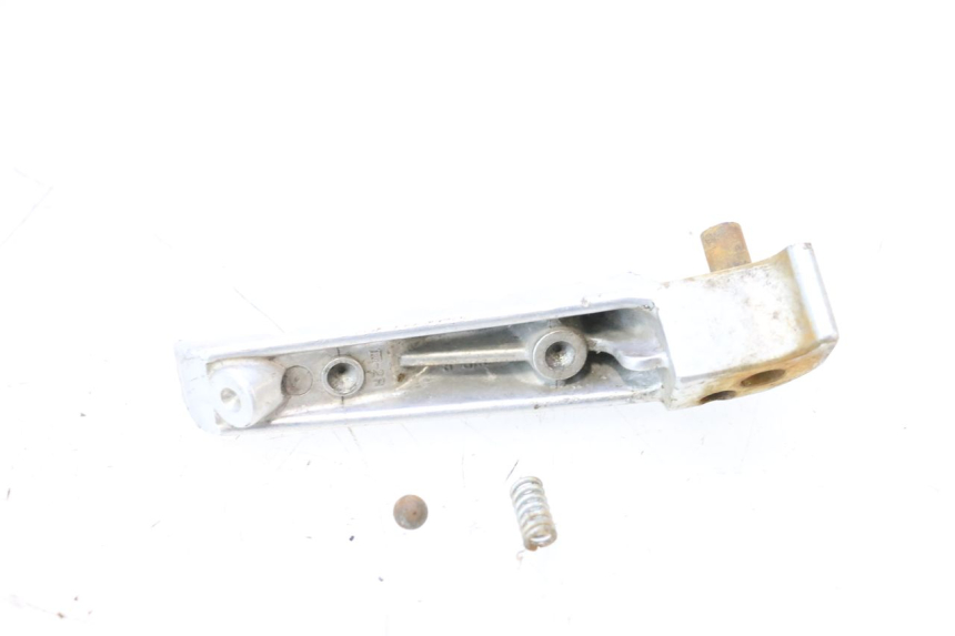 photo de CALE PIED ARRIERE DROIT YAMAHA X-MAX XMAX 125 (2010 - 2013) - Zoom état d’usage