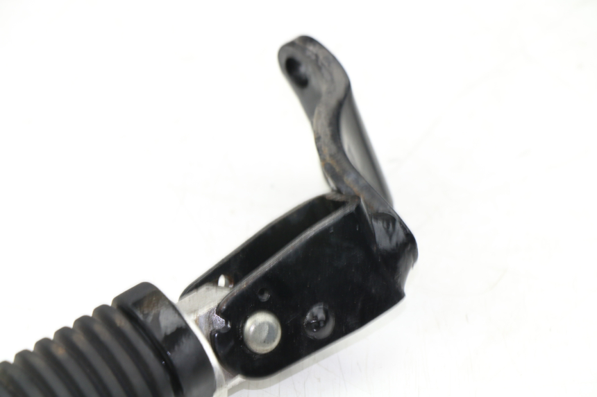 photo de CALE PIED ARRIERE DROIT YAMAHA X-MAX XMAX 250 (2006 - 2009)
