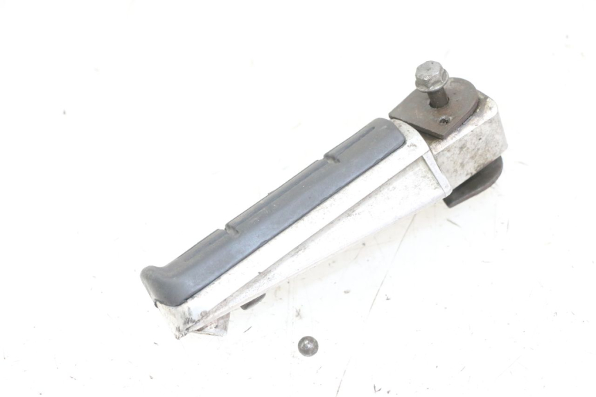 photo de CALE PIED ARRIERE DROIT YAMAHA FZS FAZER 600 (2001 - 2003)