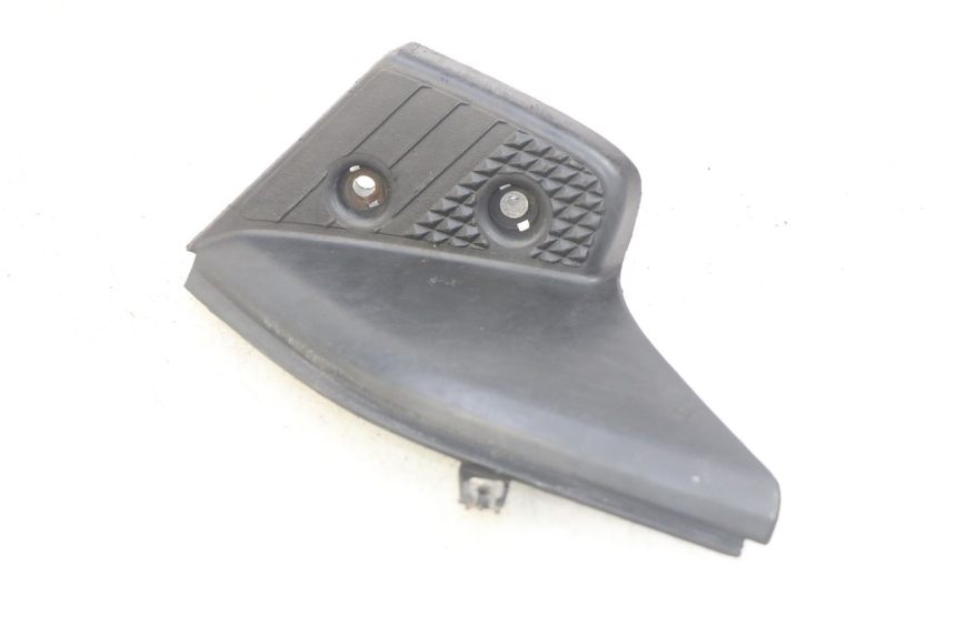 photo de CALE PIED ARRIERE DROIT YAMAHA SLIDER NAKED 50 (2004 - 2018)