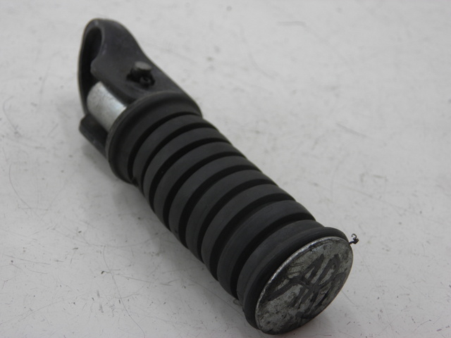 photo de CALE PIED ARRIERE DROIT YAMAHA SR 125 (1996 - 2003)