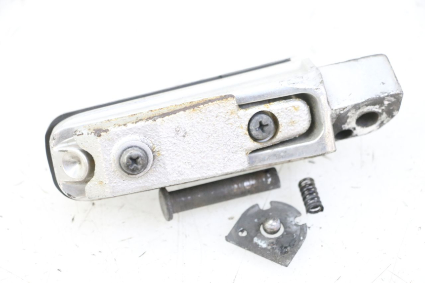 photo de CALE PIED ARRIERE DROIT YAMAHA XJ6 600 (2008 - 2016)