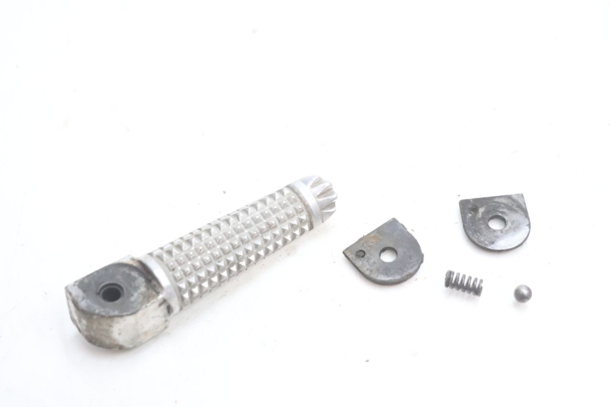 photo de CALE PIED ARRIERE DROIT YAMAHA YZF R GENESIS 750 (1993 - 1998) - Vue principale