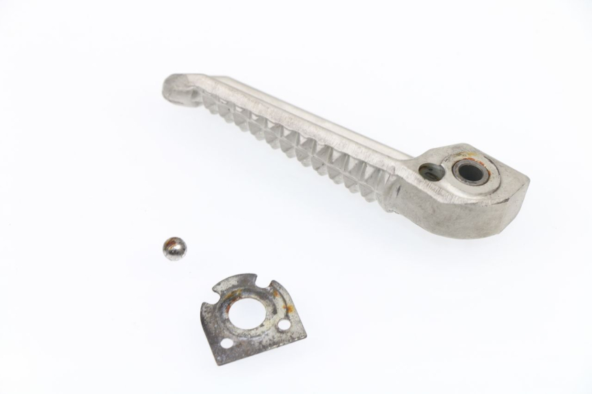 photo de CALE PIED ARRIERE DROIT YAMAHA YZF R1 1000 (2002 - 2003)
