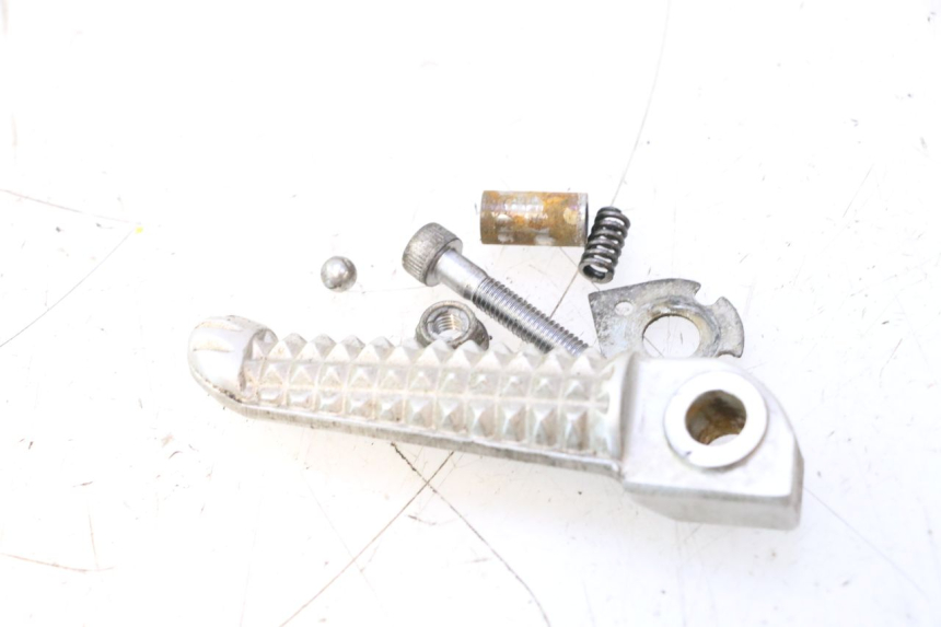 photo de CALE PIED ARRIERE DROIT YAMAHA YZF R6 600 (2008 - 2009) - Vue principale