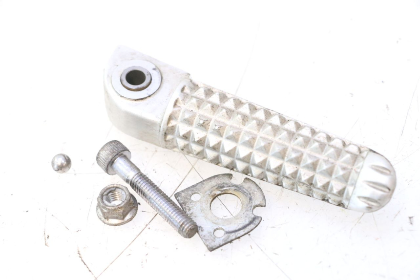 photo de CALE PIED ARRIERE DROIT YAMAHA YZF R6 600 (2008 - 2009) - Détail de la pièce