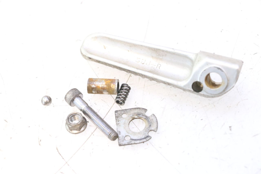 photo de CALE PIED ARRIERE DROIT YAMAHA YZF R6 600 (2008 - 2009) - Gros plan technique