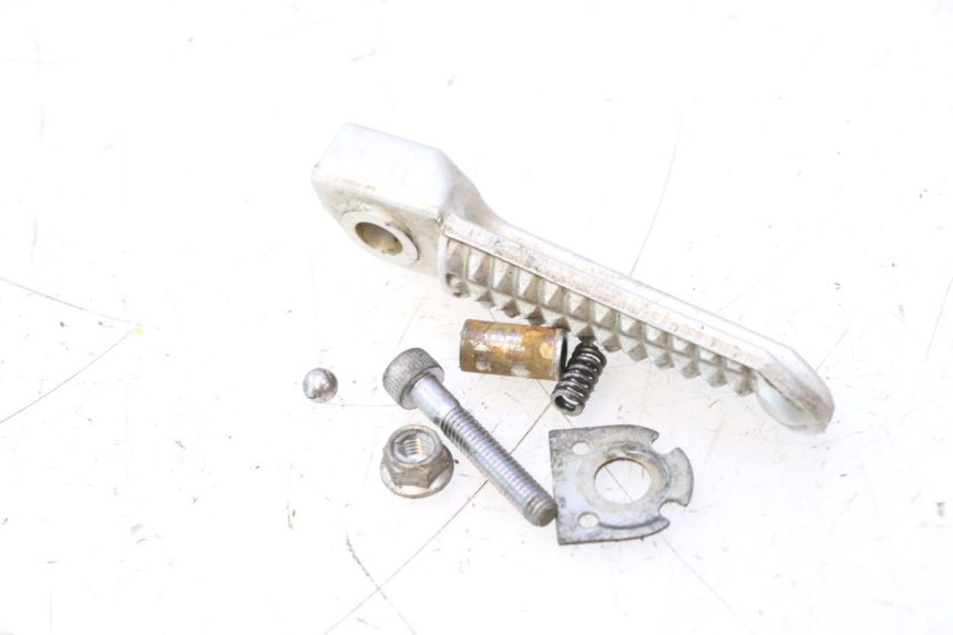 photo de CALE PIED ARRIERE DROIT YAMAHA YZF R6 600 (2008 - 2009) - Vue d’ensemble