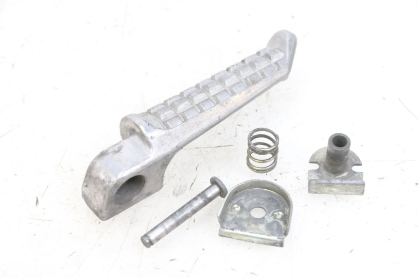 photo de CALE PIED ARRIERE DROIT KAWASAKI ZR 7 750 (1999 - 2001) - Autre angle de vue