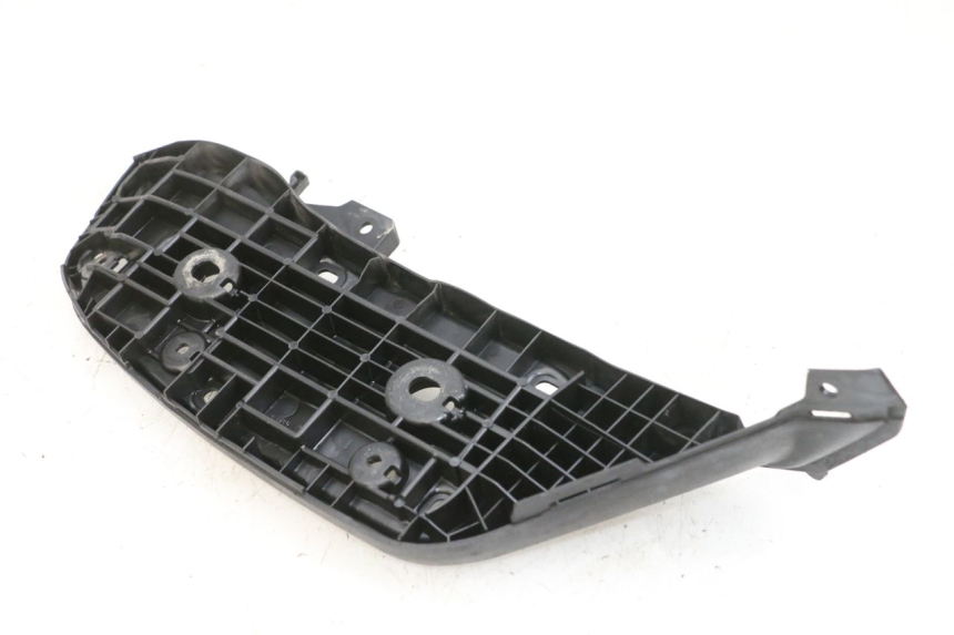 photo de CALE PIED ARRIERE GAUCHE SUZUKI BURGMAN 650 (2013 - 2020)