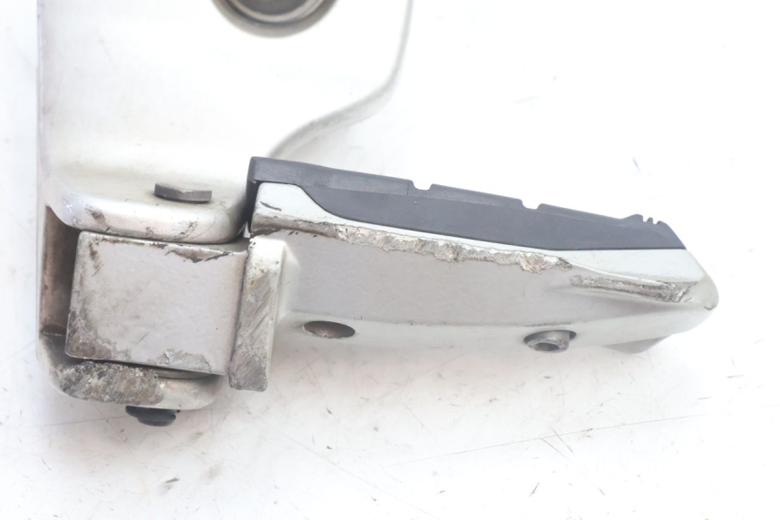 photo de CALE PIED ARRIERE GAUCHE BMW C1 125 (2000 - 2003) - Gros plan technique
