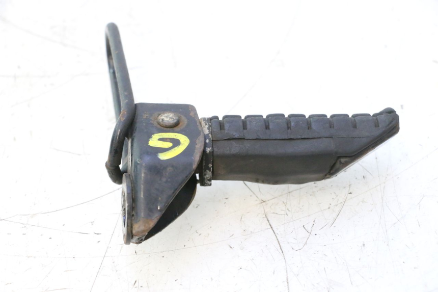 photo de CALE PIED ARRIERE GAUCHE HONDA CB TWO FIFTY 250 (1991 - 2002) - Détail de la pièce
