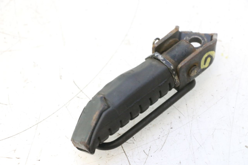 photo de CALE PIED ARRIERE GAUCHE HONDA CB TWO FIFTY 250 (1991 - 2002) - Gros plan technique