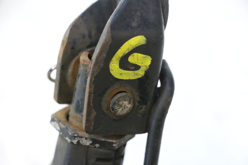 photo de CALE PIED ARRIERE GAUCHE HONDA CB TWO FIFTY 250 (1991 - 2002) - Points de fixation