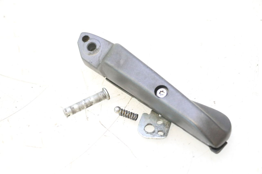 photo de CALE PIED ARRIERE GAUCHE HONDA FJS SILVER WING SILVERWING 400 (2005 - 2008) - Détail de la pièce