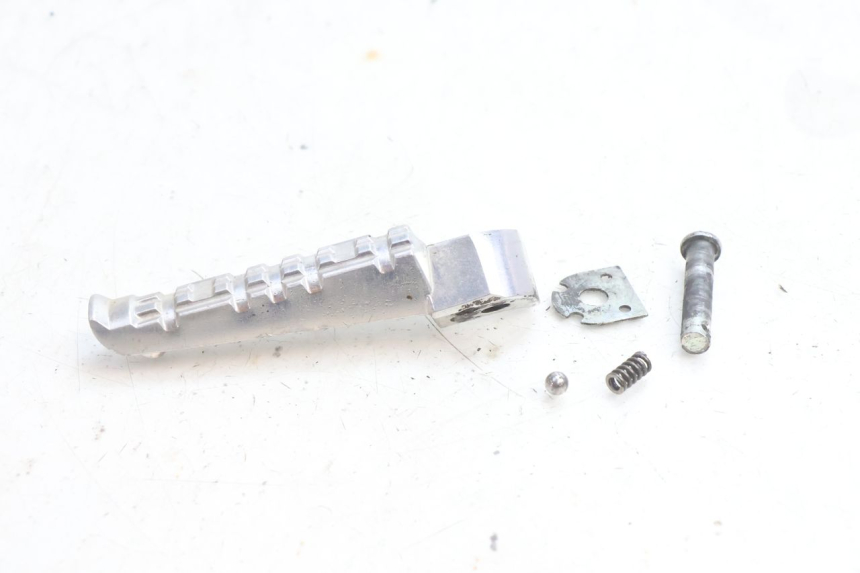 photo de CALE PIED ARRIERE GAUCHE YAMAHA FZ8 800 (2010 - 2016) - Détail de la pièce
