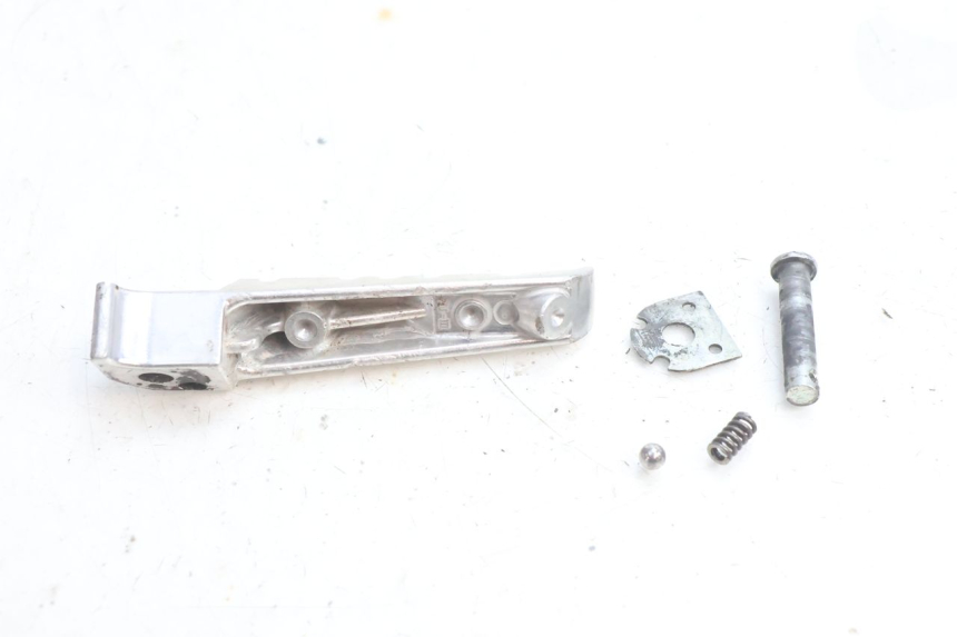 photo de CALE PIED ARRIERE GAUCHE YAMAHA FZ8 800 (2010 - 2016) - Autre angle de vue
