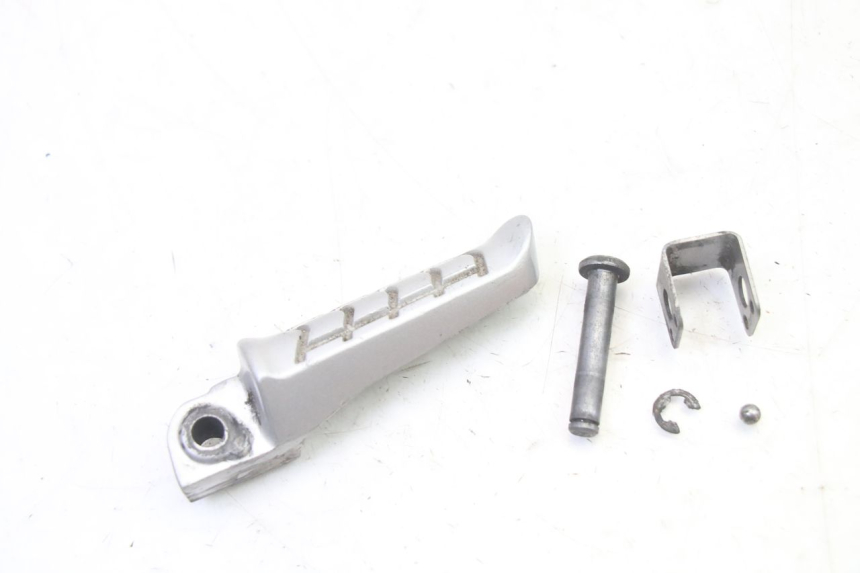 photo de CALE PIED ARRIERE GAUCHE BMW G310 R 310 (2016 - 2020)