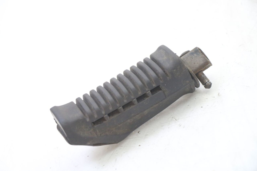 photo de CALE PIED ARRIERE GAUCHE SUZUKI GS GSE 500 (2001 - 2003)