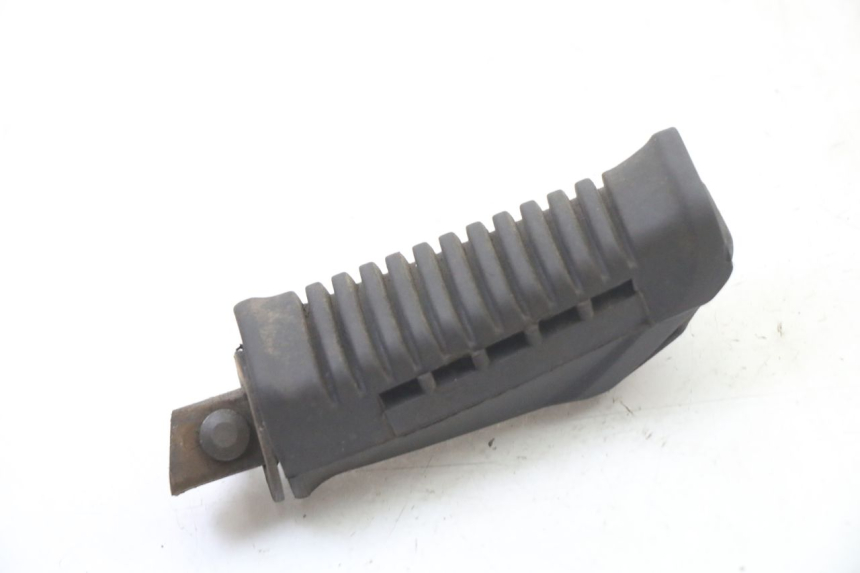photo de CALE PIED ARRIERE GAUCHE SUZUKI GS GSE 500 (2001 - 2003)