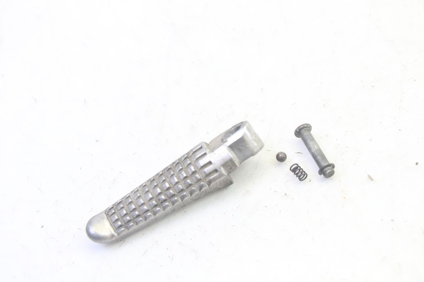 photo de CALE PIED ARRIERE GAUCHE SUZUKI GSF N BANDIT 600 (1996 - 1999) - Vue principale