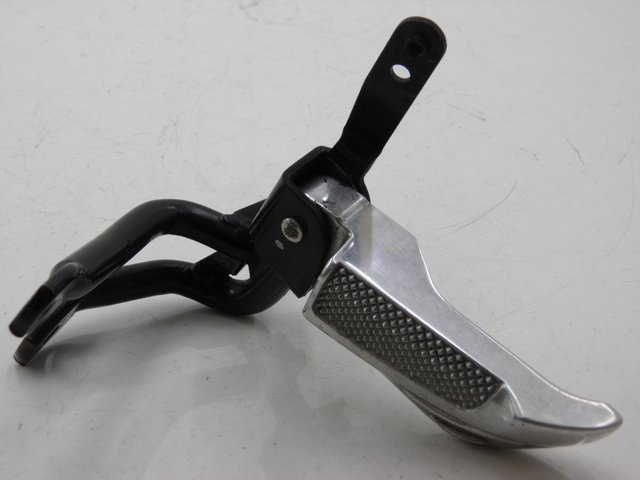 photo de CALE PIED ARRIERE GAUCHE HONDA NHX LEAD 110 (2008 - 2010)