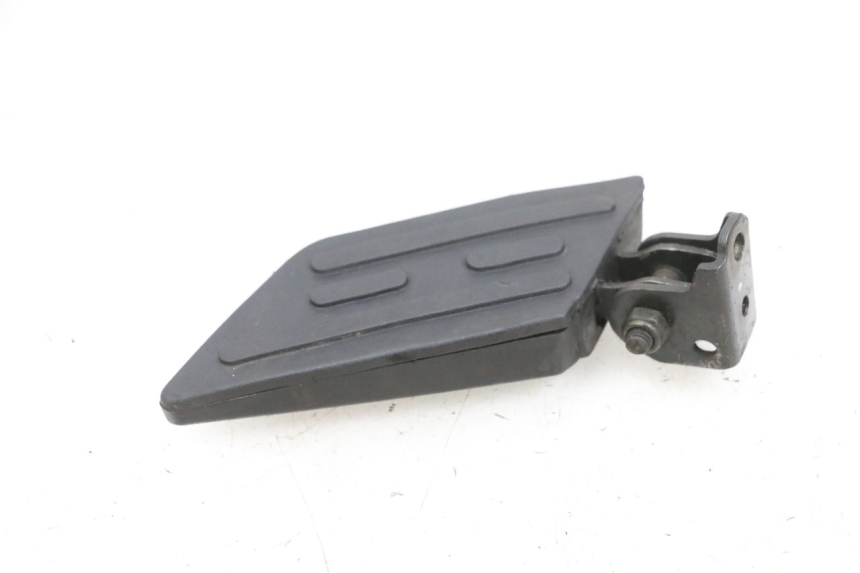 photo de CALE PIED ARRIERE GAUCHE PEUGEOT KISBEE 4T 50 (2010 - 2017)