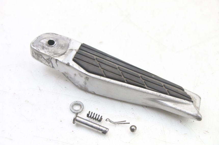 photo de CALE PIED ARRIERE GAUCHE KYMCO XCITING 500 (2007 - 2010)