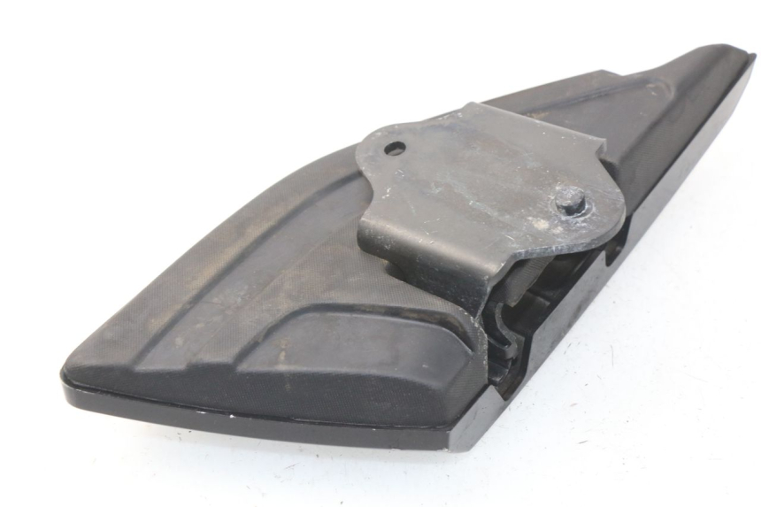 photo de CALE PIED ARRIERE GAUCHE PEUGEOT METROPOLIS 400 (2017 - 2020) - Gros plan technique