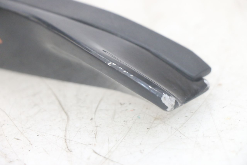 photo de CALE PIED ARRIERE GAUCHE PIAGGIO MP3 HPE 300 (2019 - 2026) - Points de fixation