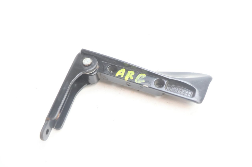 photo de CALE PIED ARRIERE GAUCHE PIAGGIO MP3 HPE 530 (2022 - 2026) - Points de fixation