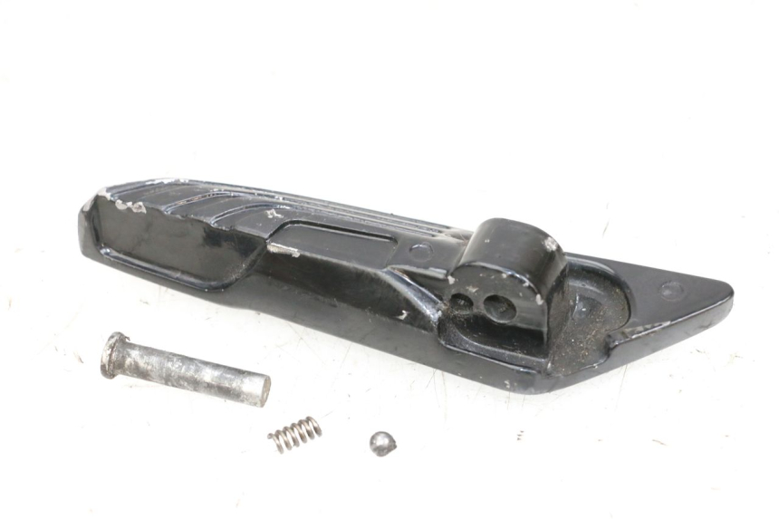 photo de CALE PIED ARRIERE GAUCHE PIAGGIO NEW TYPHOON 50 (2018 - 2021) - Gros plan technique