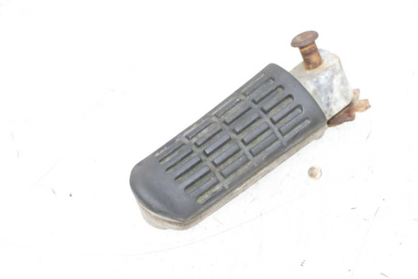 photo de CALE PIED ARRIERE GAUCHE HONDA NSR R 125 (1994 - 2003) - Vue principale