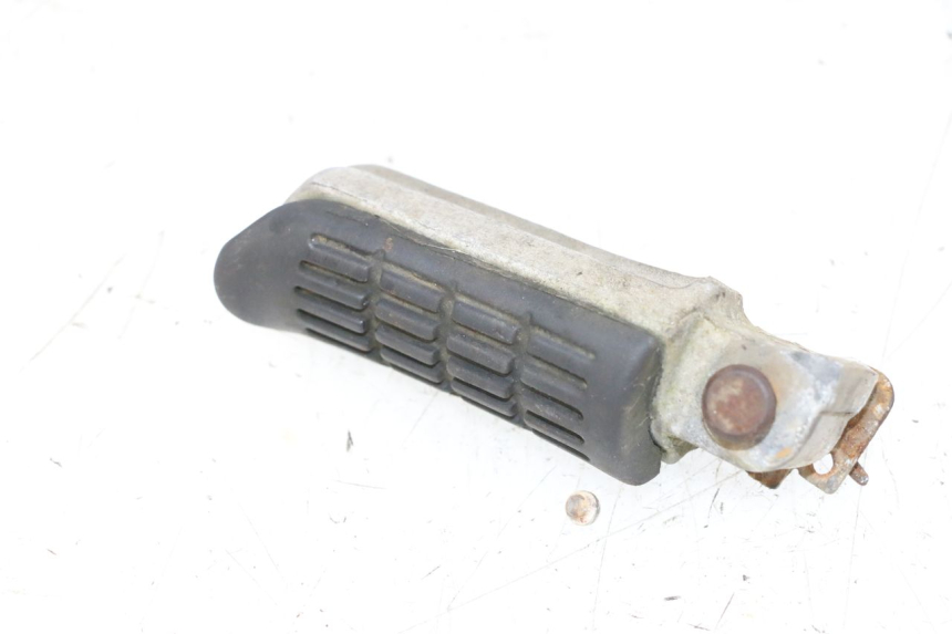 photo de CALE PIED ARRIERE GAUCHE HONDA NSR R 125 (1994 - 2003) - Détail de la pièce