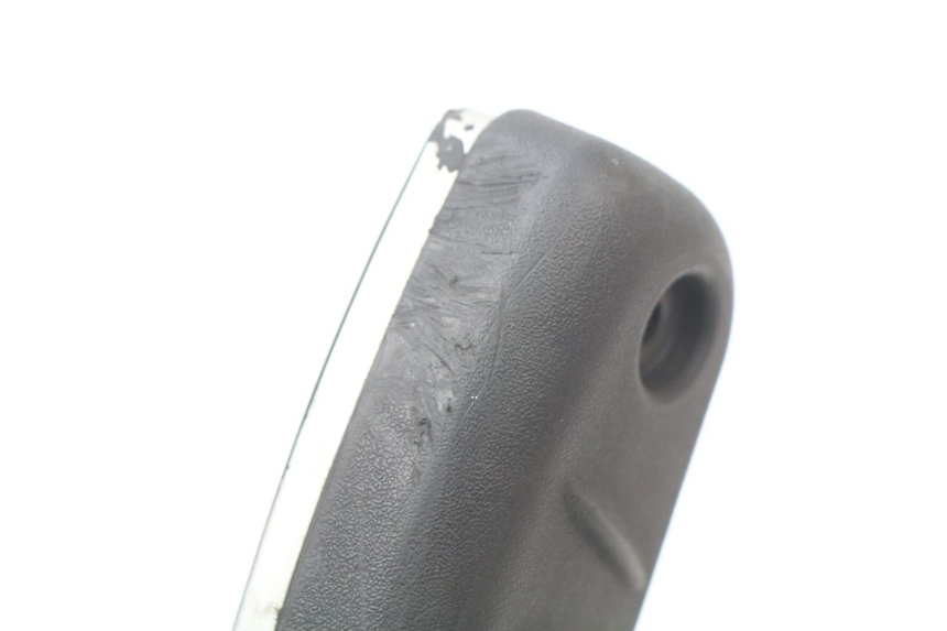 photo de CALE PIED ARRIERE GAUCHE PIAGGIO BEVERLY 125 (1998 - 2005)